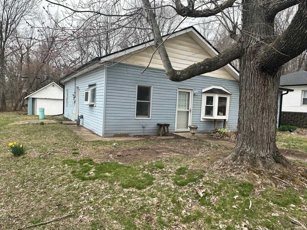 Photo of 767 N Laymon Avenue, Spencer, IN 47460 (MLS # 202607816)