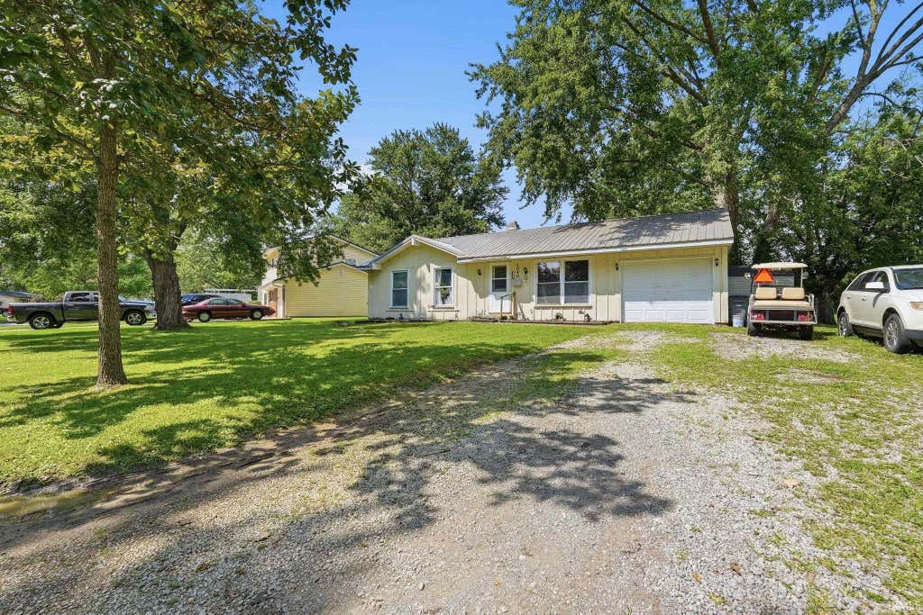 Photo of 1040 Parkview Dr DR, Decatur, IN 46733 (MLS # 202634456)