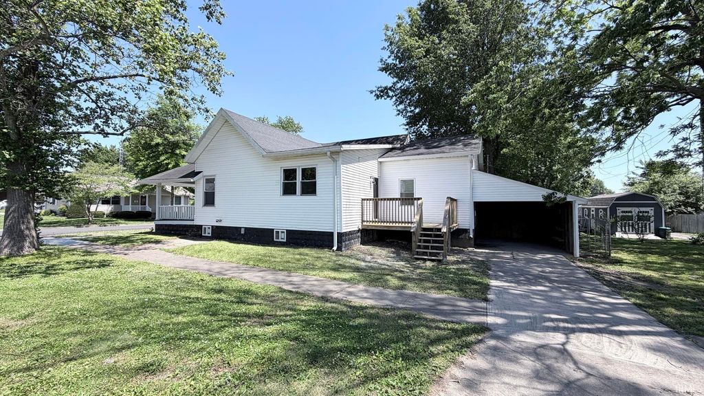 Photo of 401 S 6th Street, Petersburg, IN 47567 (MLS # 202618754)