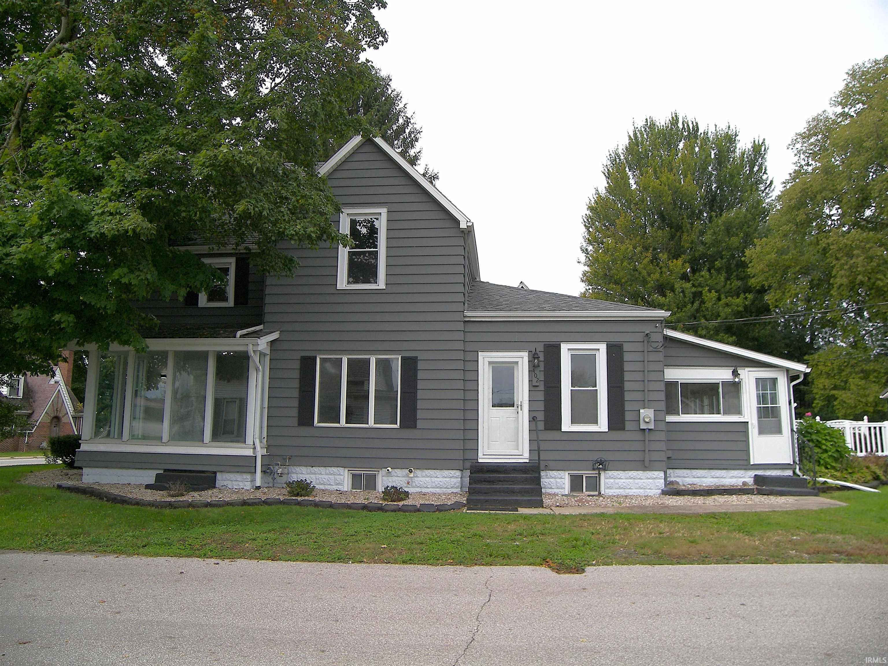 402 W Rochester Street