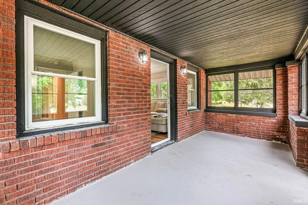 Photo of 317 N Sunnyside Avenue, South Bend, IN 46617 (MLS # 202628963)