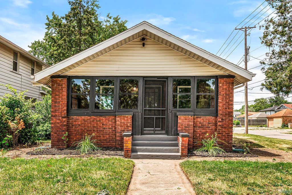 Photo of 317 N Sunnyside Avenue, South Bend, IN 46617 (MLS # 202628963)