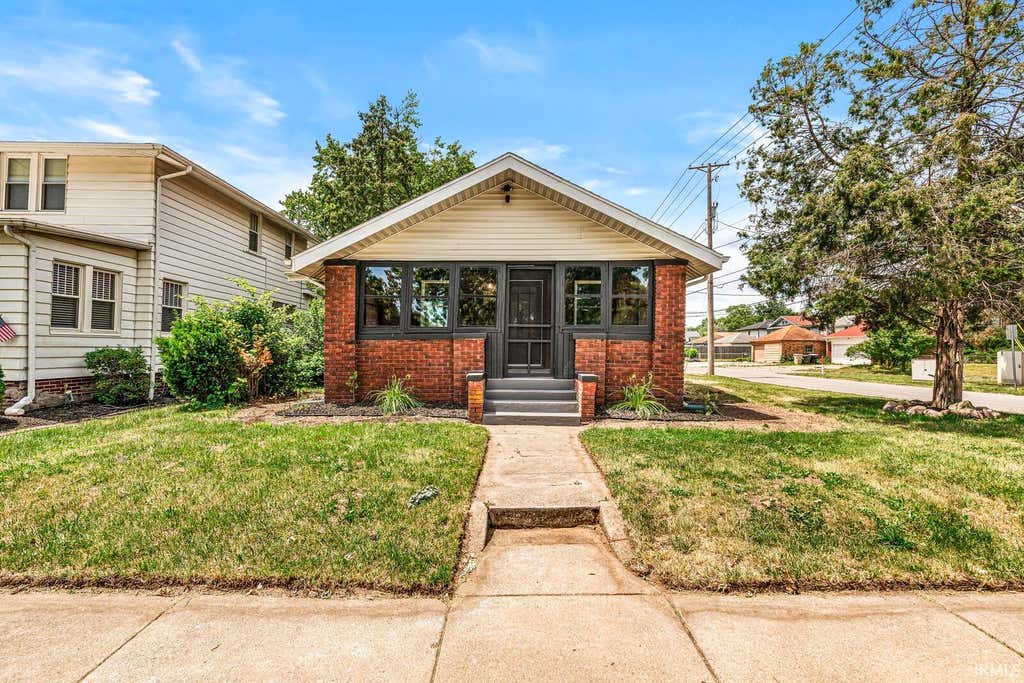 Photo of 317 N Sunnyside Avenue, South Bend, IN 46617 (MLS # 202628963)