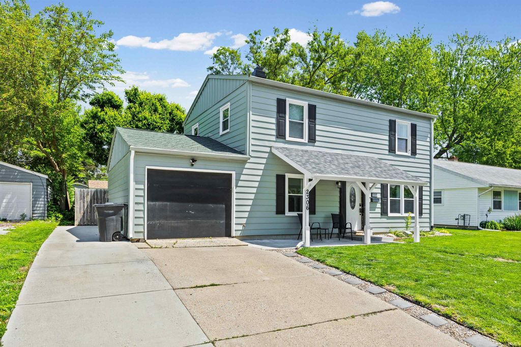Photo of 2306 Ottawa Drive, Lafayette, IN 47909 (MLS # 202619692)