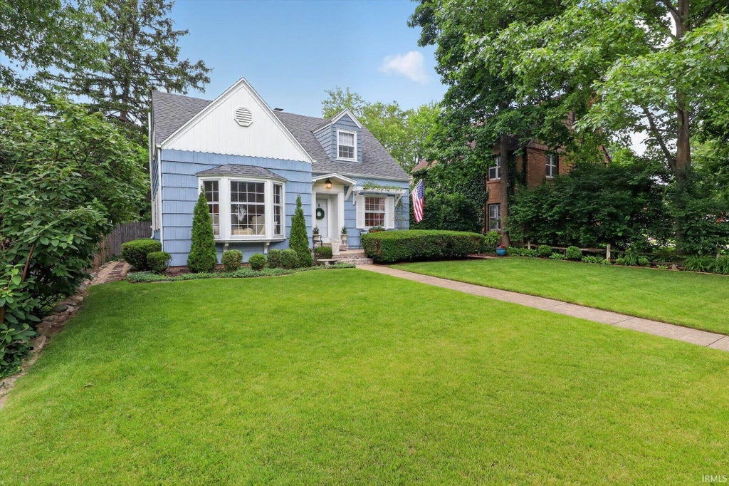 Photo of 1725 E Lasalle Avenue, South Bend, IN 46617 (MLS # 202634681)