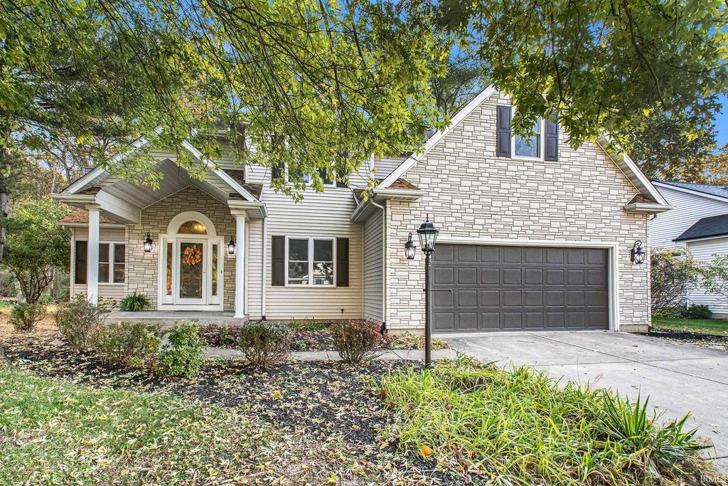 Photo of 53172 Bracken Fern Drive, South Bend, IN 46637 (MLS # 202548297)