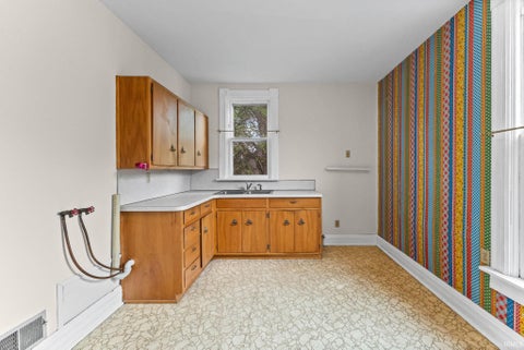 Tiny photo for 220 Perrin Avenue, Lafayette, IN 47901 (MLS # 202639626)