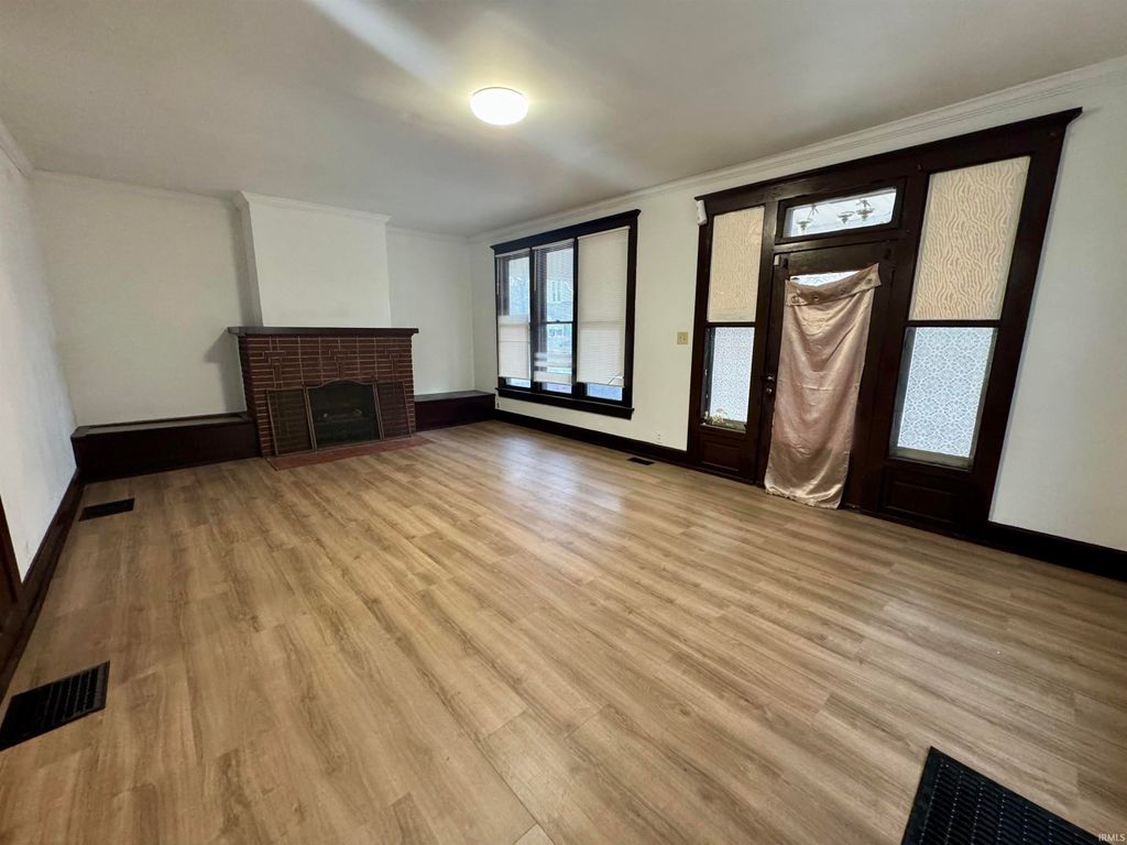 Photo of 1200 N Third Avenue, Evansville, IN 47710 (MLS # 202609359)