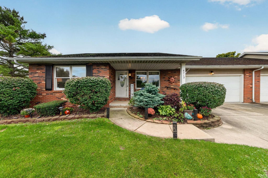 Photo of 4713 Rivers Edge Drive, Mishawaka, IN 46544 (MLS # 202643827)