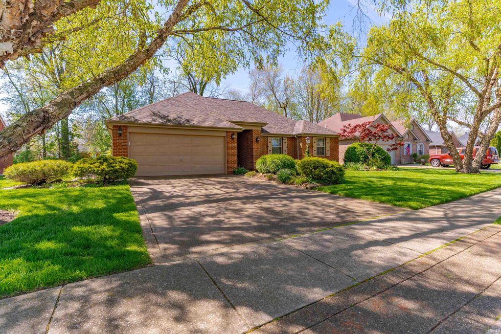 Photo of 401 Hunters Green Grn, Evansville, IN 47711 (MLS # 202612137)