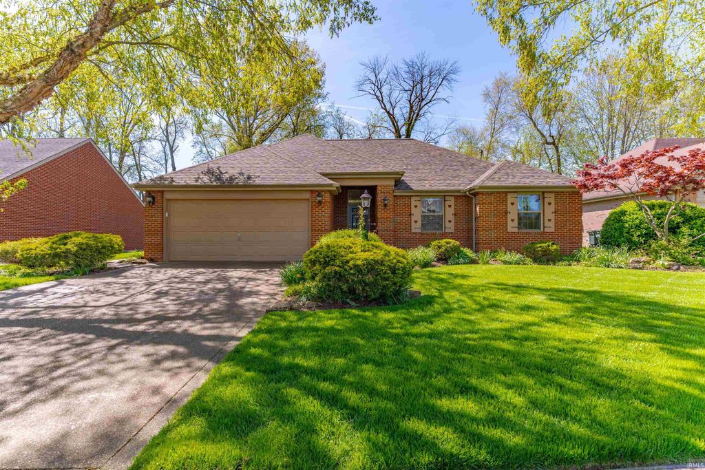 Photo of 401 Hunters Green Grn, Evansville, IN 47711 (MLS # 202612137)