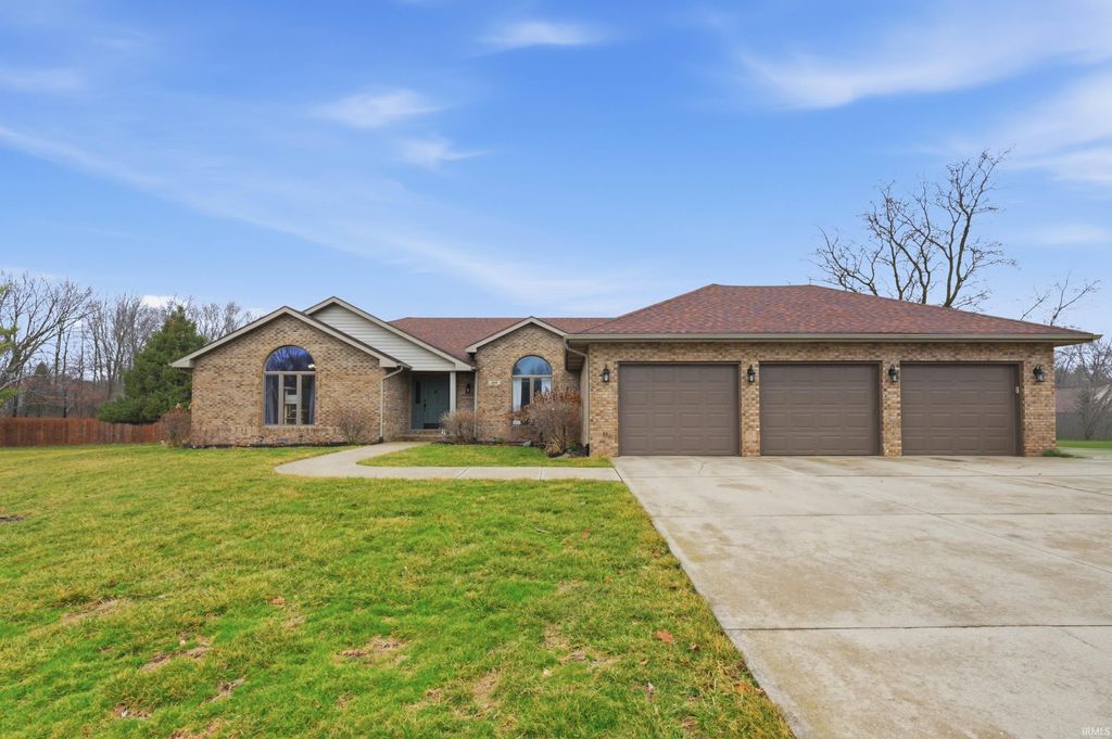 Photo of 209 N Copperwood Court, Muncie, IN 47304 (MLS # 202607212)