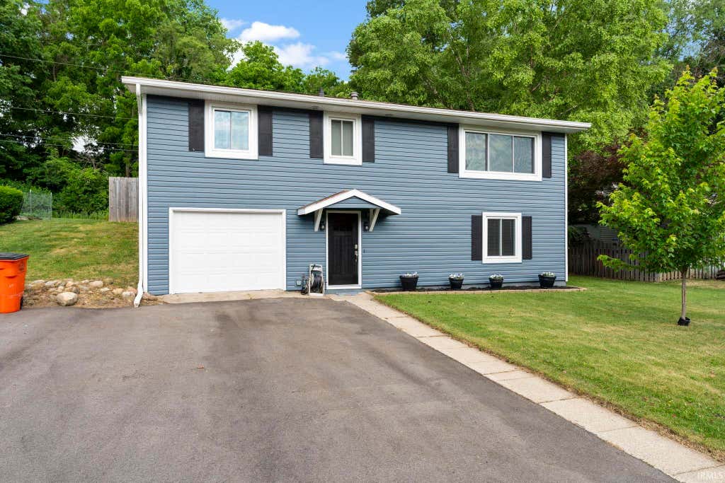 Photo of 1114 Maxwell Avenue, Monticello, IN 47960 (MLS # 202622137)