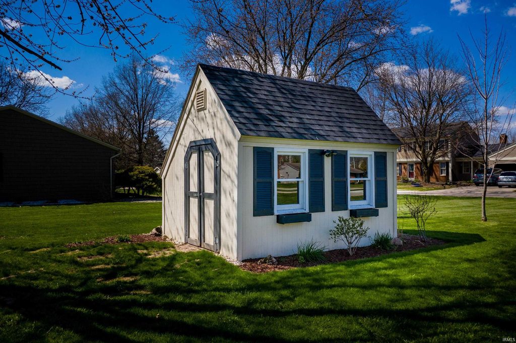 Photo of 14525 Ridgecrest Drive, Leo, IN 46765 (MLS # 202611766)