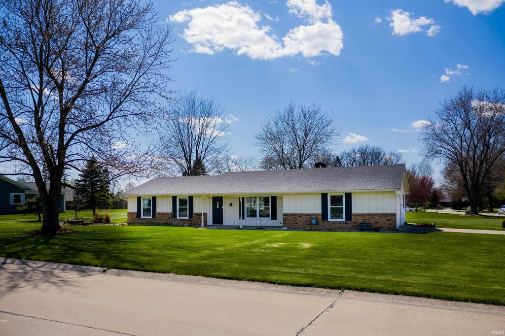 Photo of 14525 Ridgecrest Drive, Leo, IN 46765 (MLS # 202611766)