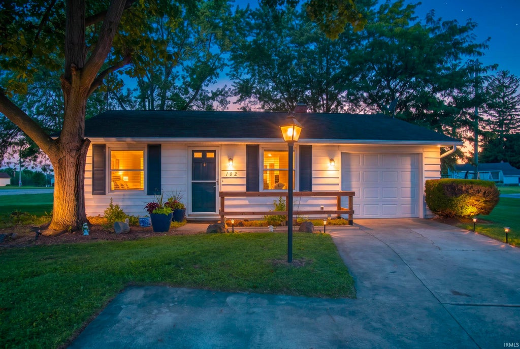 Photo of 102 Eastwood Court, Garrett, IN 46738 (MLS # 202641278)
