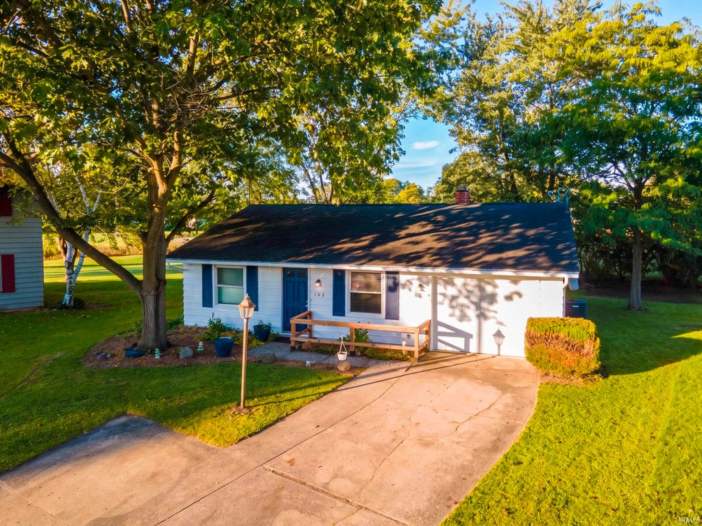 Photo of 102 Eastwood Court, Garrett, IN 46738 (MLS # 202641278)