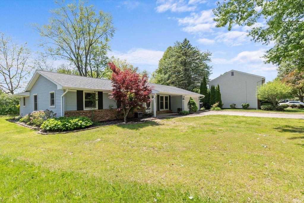 Photo of 6926 Embers Court, Fort Wayne, IN 46815 (MLS # 202617031)