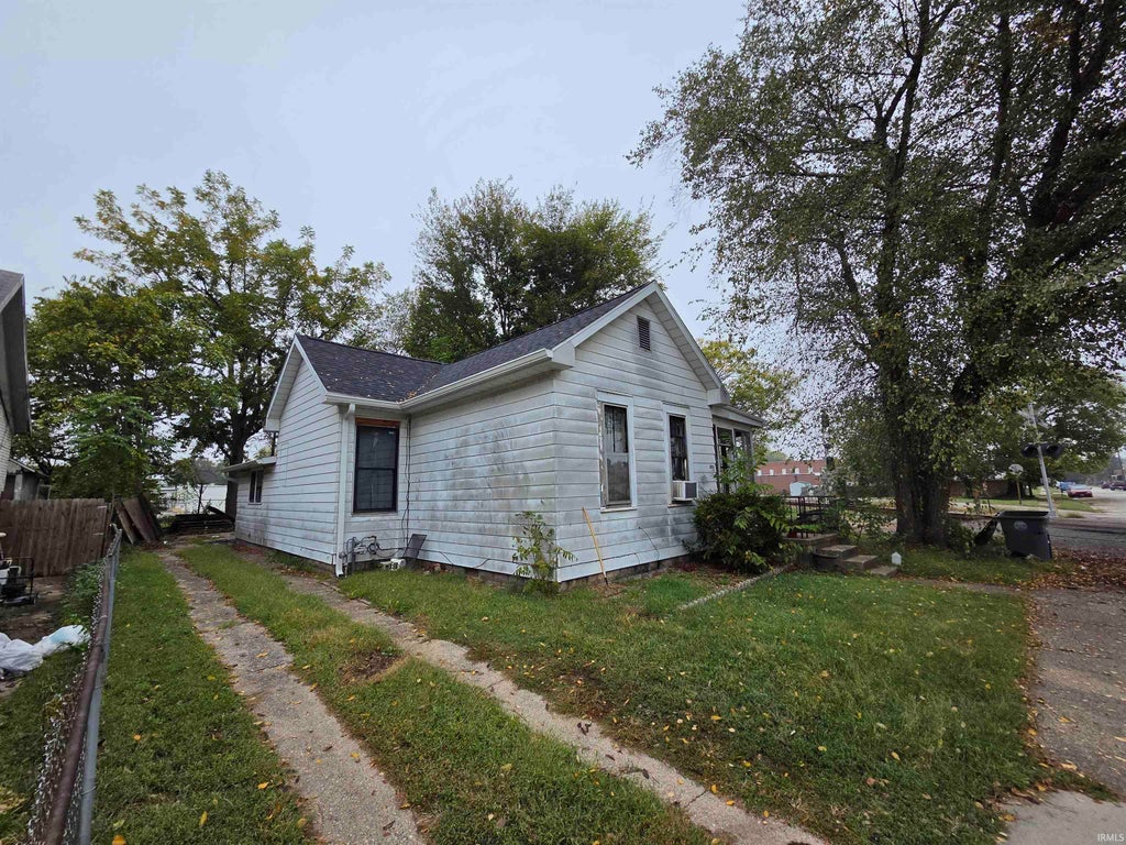 Photo of 1018 N 9th Street, Vincennes, IN 47591 (MLS # 202642782)