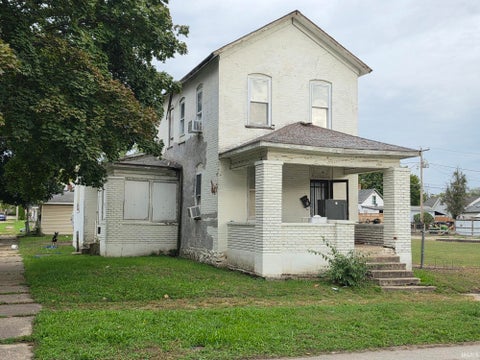 Photo of 204 E 6th Street, Peru, IN 46970 (MLS # 202641266)