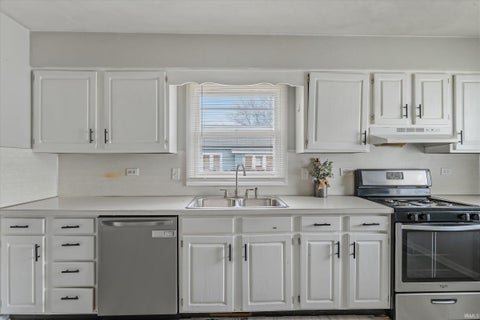 Tiny photo for 2420 Monger Avenue, Elkhart, IN 46517 (MLS # 202619703)