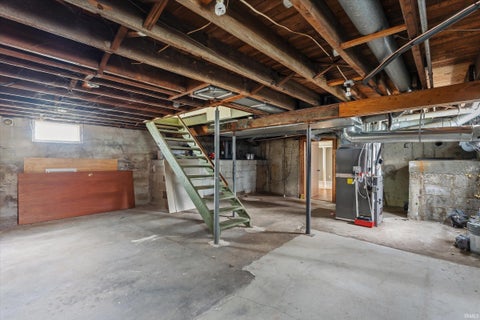 Tiny photo for 2420 Monger Avenue, Elkhart, IN 46517 (MLS # 202619703)