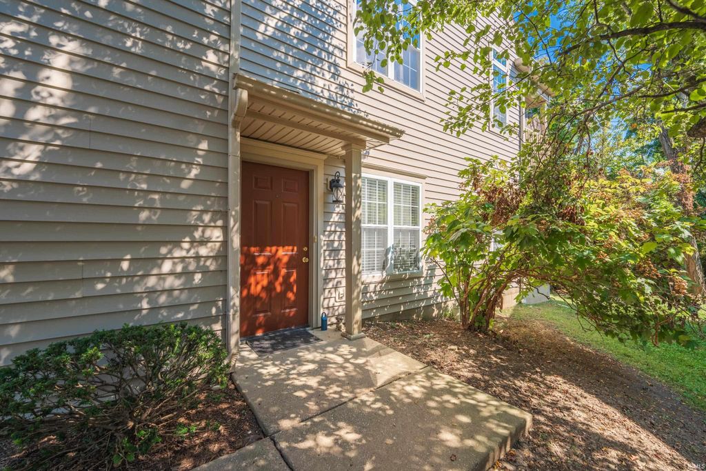 Photo of 704 E Bayberry Court #E, Bloomington, IN 47401 (MLS # 202602931)