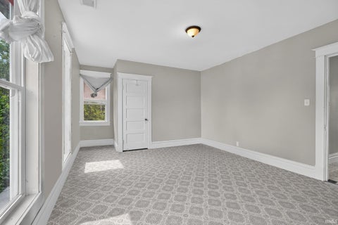 Tiny photo for 847 Lincoln Avenue, Evansville, IN 47713 (MLS # 202637787)
