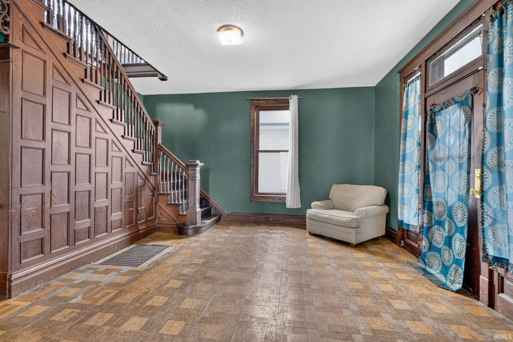 Photo of 847 Lincoln Avenue, Evansville, IN 47713 (MLS # 202637787)