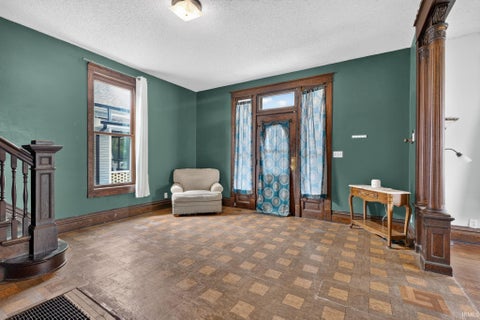 Tiny photo for 847 Lincoln Avenue, Evansville, IN 47713 (MLS # 202637787)