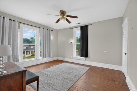 Tiny photo for 847 Lincoln Avenue, Evansville, IN 47713 (MLS # 202637787)