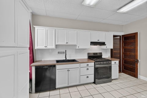 Tiny photo for 847 Lincoln Avenue, Evansville, IN 47713 (MLS # 202637787)