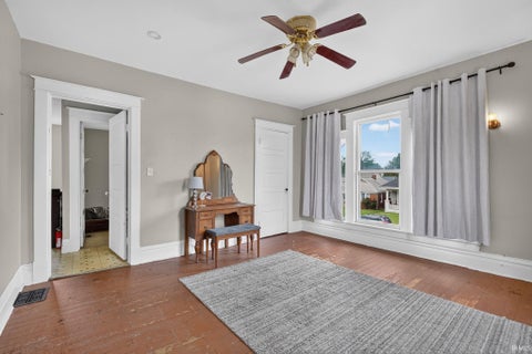 Tiny photo for 847 Lincoln Avenue, Evansville, IN 47713 (MLS # 202637787)