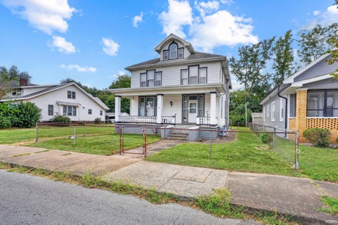 Tiny photo for 847 Lincoln Avenue, Evansville, IN 47713 (MLS # 202637787)