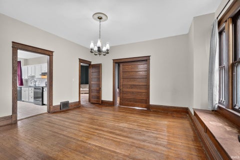 Tiny photo for 847 Lincoln Avenue, Evansville, IN 47713 (MLS # 202637787)