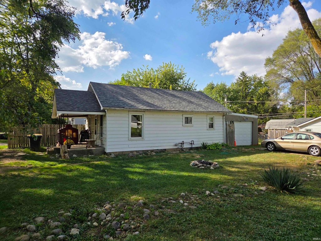 Photo of 2220 E Dartmouth Avenue, Muncie, IN 47303 (MLS # 202539987)