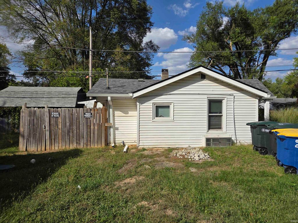 Photo of 2220 E Dartmouth Avenue, Muncie, IN 47303 (MLS # 202539987)