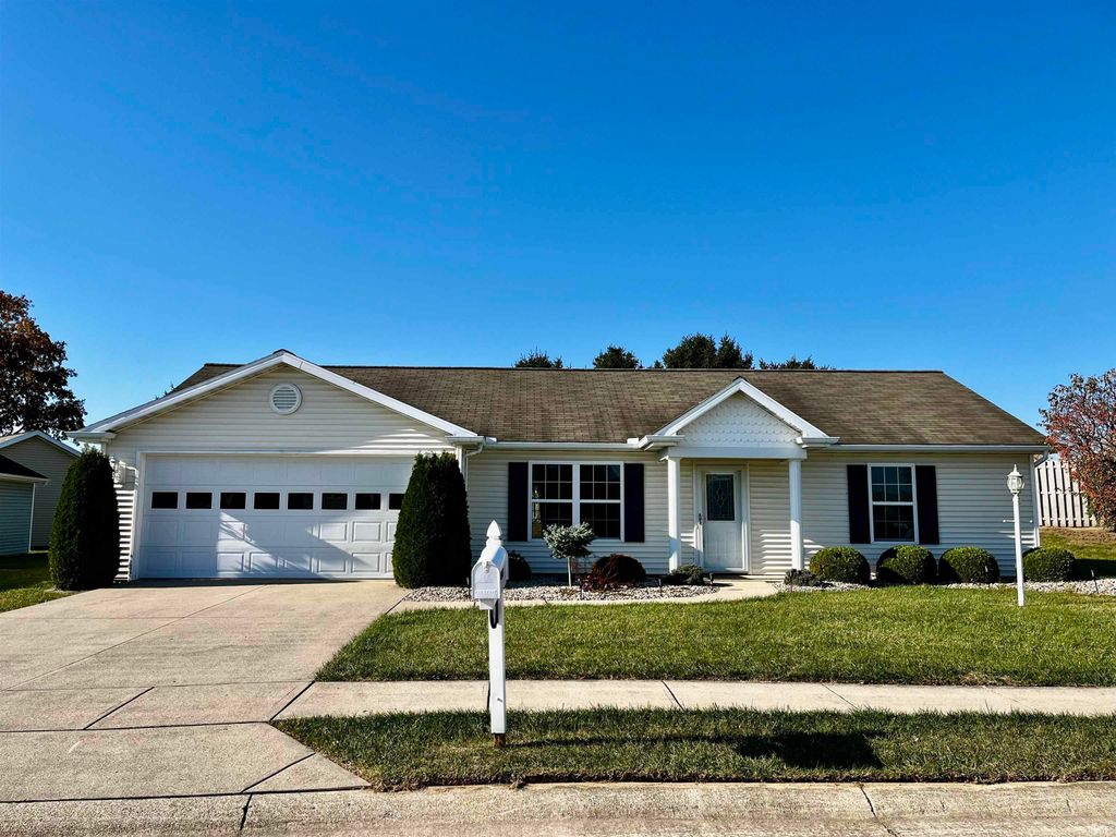 Photo of 14 Cobblestone Boulevard, Gas City, IN 46933 (MLS # 202544358)