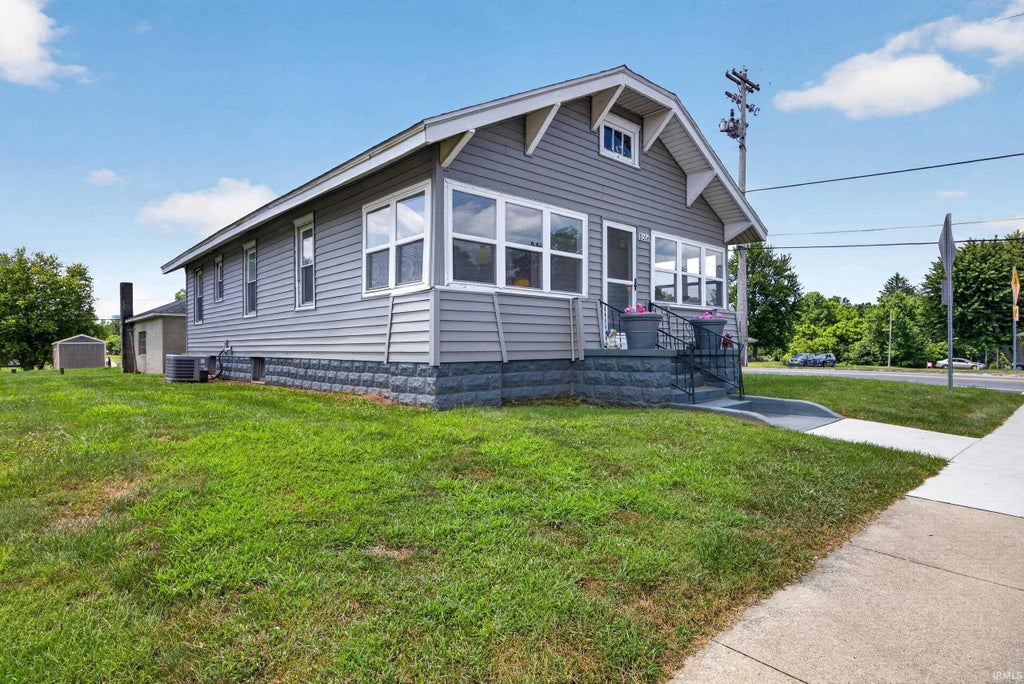 Photo of 8006 E Main Street, Dugger, IN 47848 (MLS # 202630532)