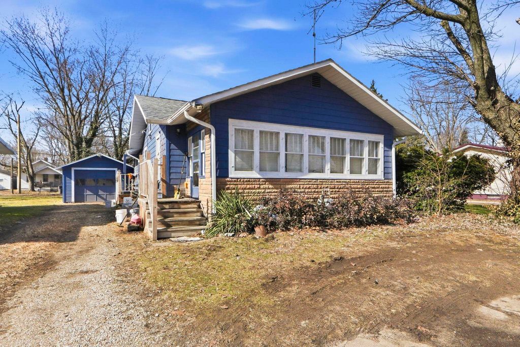 Photo of 3003 Peoria Street, Elkhart, IN 46517 (MLS # 202605316)