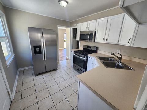 Tiny photo for 2904 Madison Avenue, Evansville, IN 47714 (MLS # 202618483)