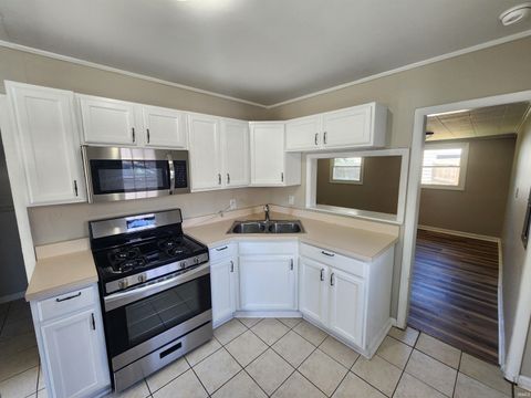 Tiny photo for 2904 Madison Avenue, Evansville, IN 47714 (MLS # 202618483)
