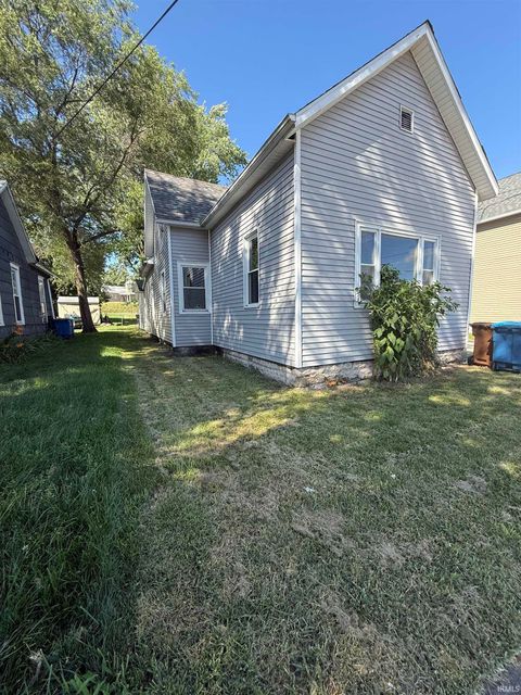 Tiny photo for 1508 Woodlawn Avenue, Logansport, IN 46947 (MLS # 202525983)
