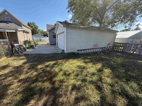 Tiny photo for 1508 Woodlawn Avenue, Logansport, IN 46947 (MLS # 202525983)