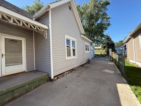 Tiny photo for 1508 Woodlawn Avenue, Logansport, IN 46947 (MLS # 202525983)