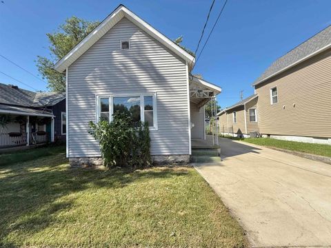 Photo of 1508 Woodlawn Avenue, Logansport, IN 46947 (MLS # 202525983) Photo of 1508 Woodlawn Avenue, Logansport, IN 46947 (MLS # 202525983)