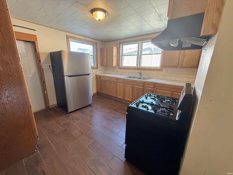 Tiny photo for 1508 Woodlawn Avenue, Logansport, IN 46947 (MLS # 202525983)