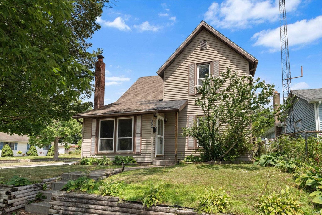 Photo of 234 W Lawrence Street, Mishawaka, IN 46545 (MLS # 202629364)