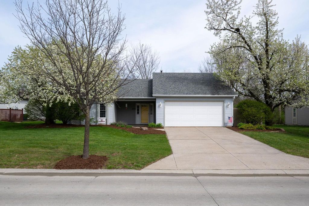 Photo of 3225 Copper Hill Run, Fort Wayne, IN 46804 (MLS # 202612854)