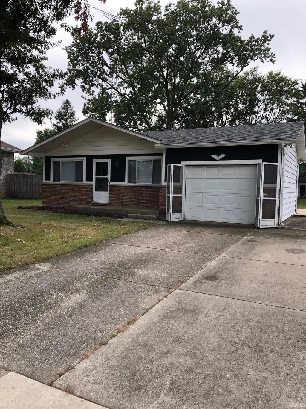 Photo of 2631 Schumacher Drive, Mishawaka, IN 46545 (MLS # 202638991)